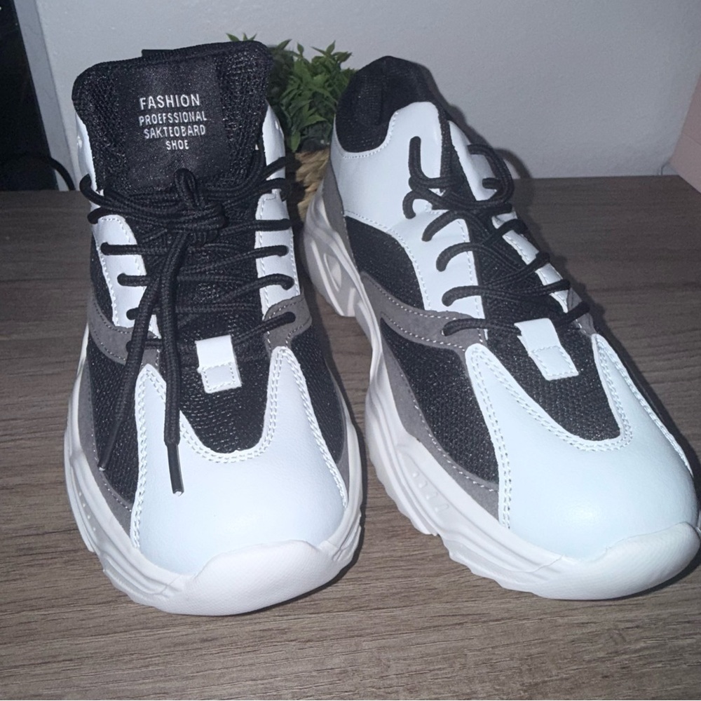 SHEIN Monochrome Skateboard Shoes - Picture 5 of 6